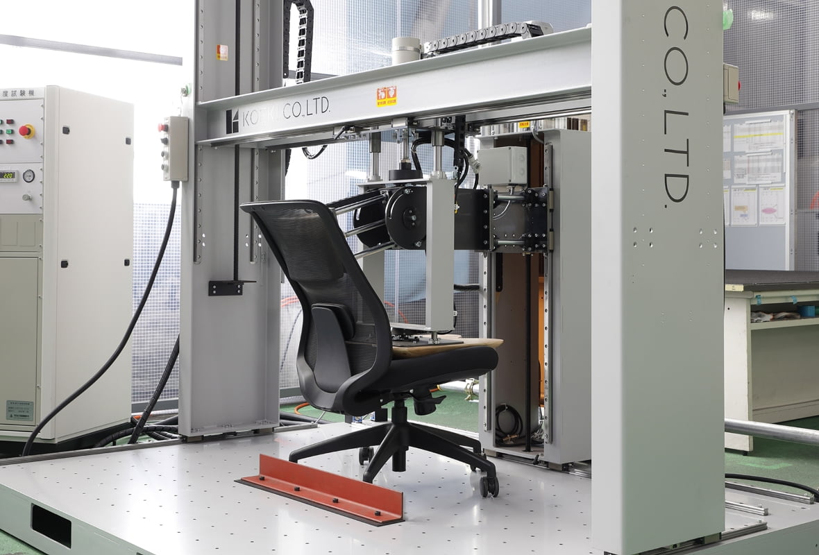 強度試験機を用いた試験で徹底的な品質チェック 